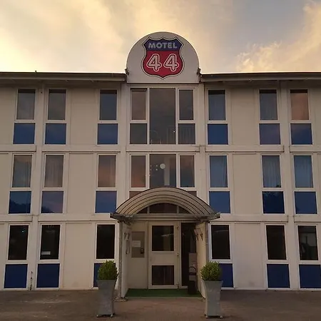 Motel 44